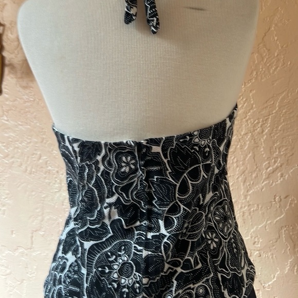 white house black market halter top, behind the neck tie - Picture 12 of 15